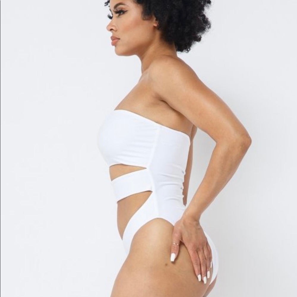White cutout swimsuit - Picture 5 of 7